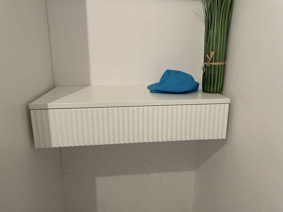 Konsola wiszaca biala