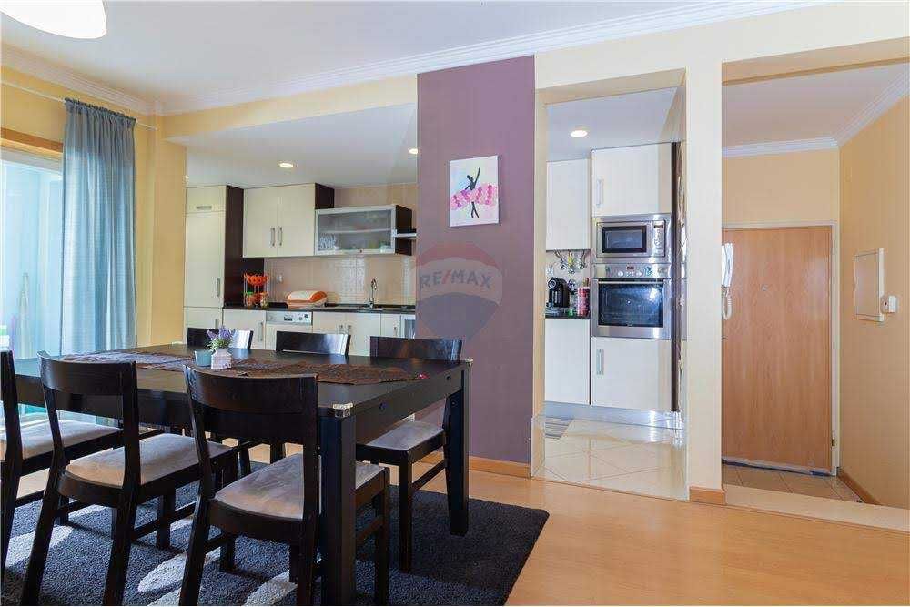 Apartamento T2 com Piscina, Ginásio e Varandas – Montijo