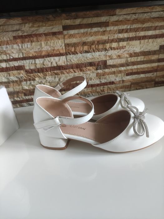 Białe eleganckie  buty do sukienki 34 nowe  zarro skóra