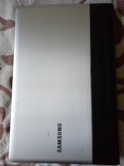 ноутбук Samsung 300E/i3-2350M/ram 4/новый hdd 200/IntelGraphics3000