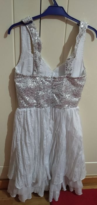 Vestido e um macacão