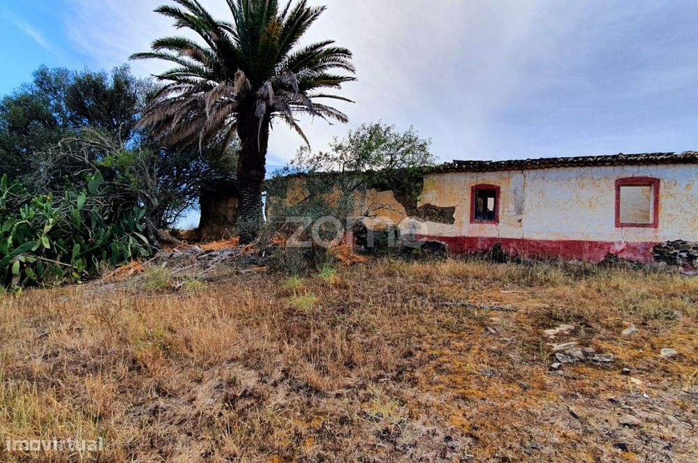 Excelente Terreno com 3 Ruínas para Reconstruir