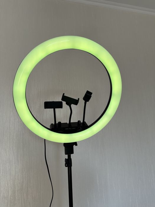 кольцевая лампа со штативом