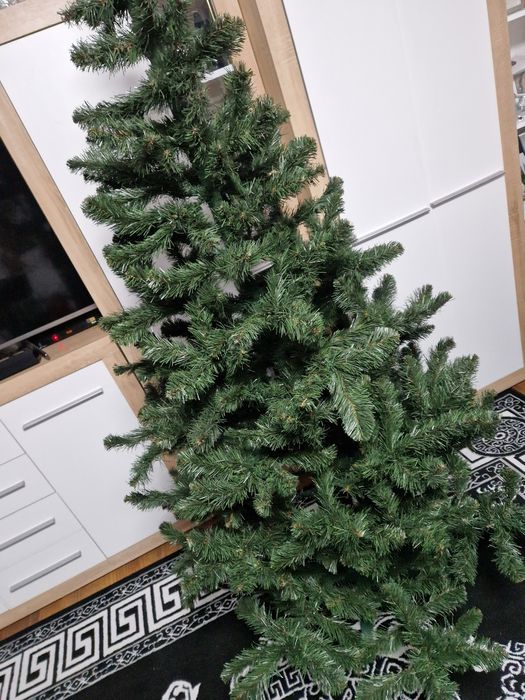 Choinka  sztuczna 2,20m