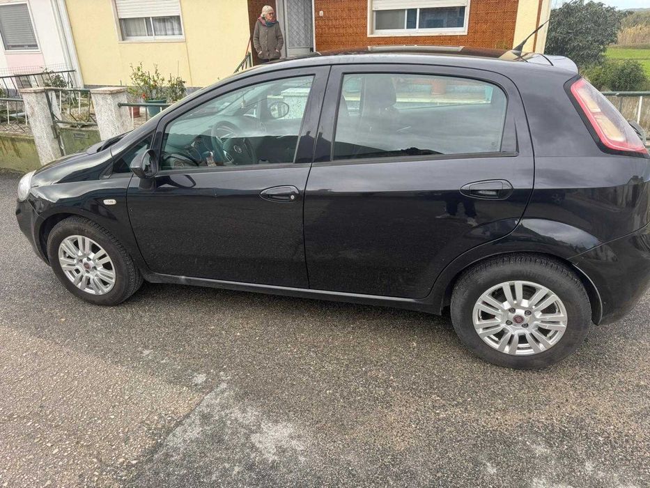Fiat Punto 1.3 Multijet 2013 – Económico e Bem Estimado