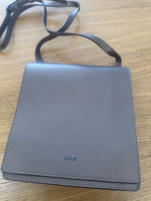 Продам кожаную сумку VIF
