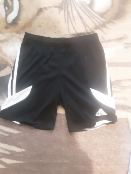 Spodenki sportowe adidas r.134 stan bdb
