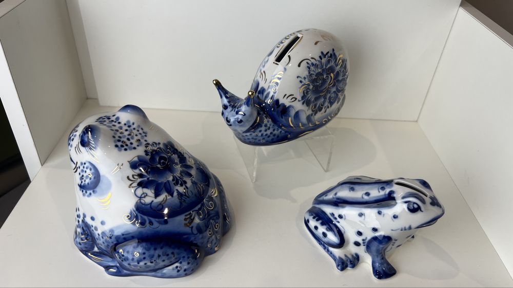 Копилка свинья.  .гжель(15на 11)