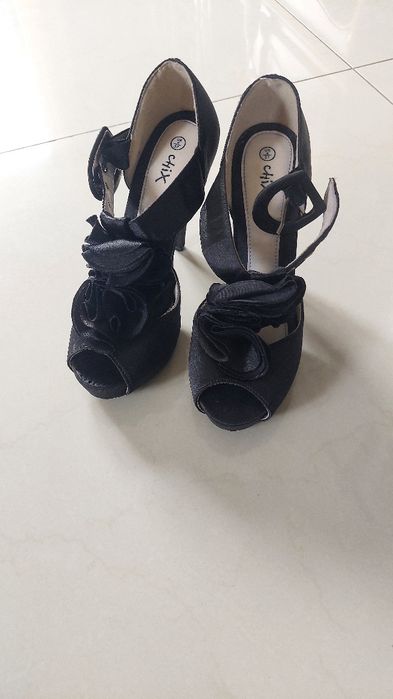 Buty satynowe 37