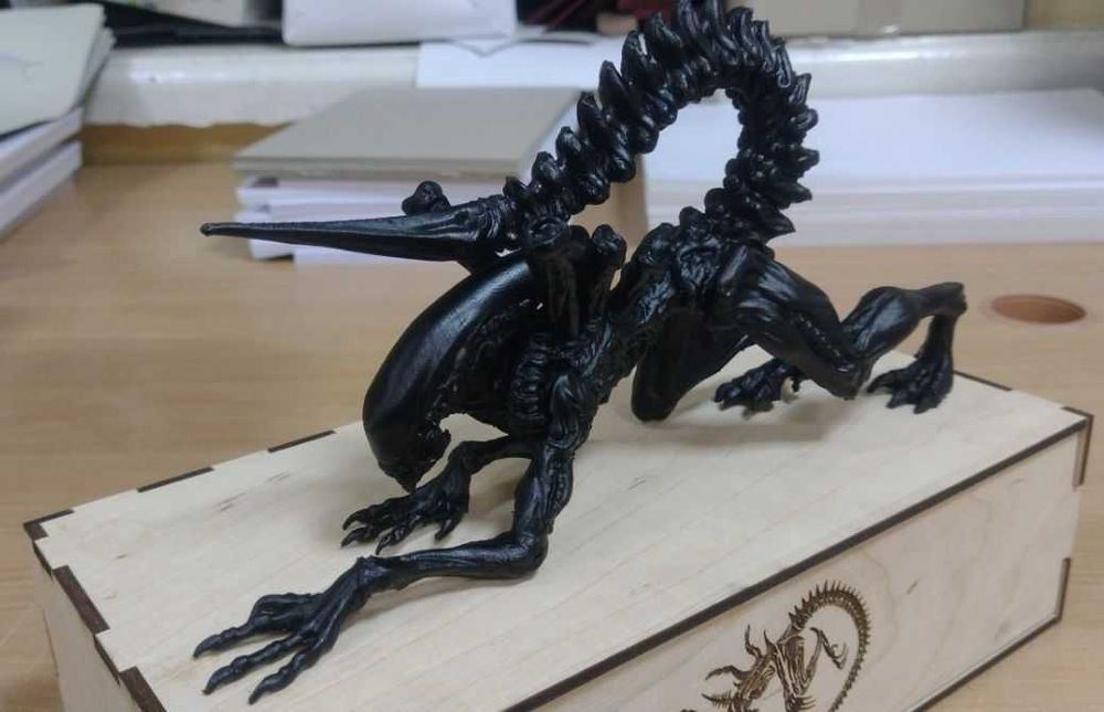 Чужий ксеноморф alien 47 см 3D друк з подарунковою коробкою