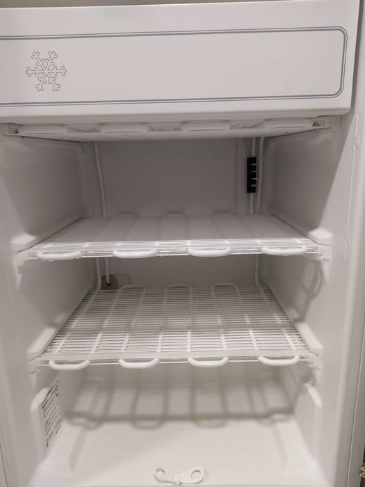 Arca congeladora de encrastar, marca De Dietrich em funcionamento