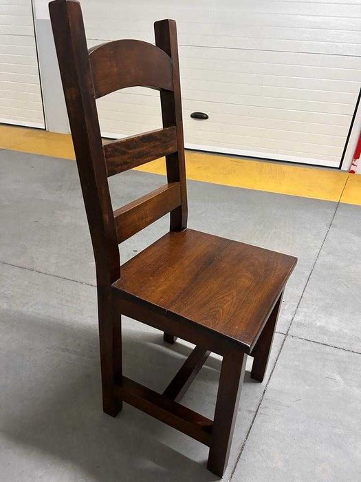 Armario, Mesa e cadeiras de madeira maciça