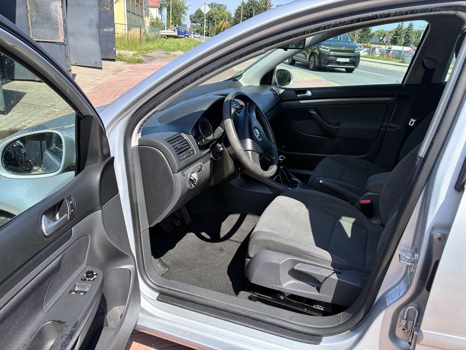 vw golf 5 rok 2005 poj 1,4 klimatyzacjazarejesyrowany 5-drzwi zadbany bez korozji