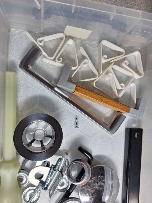 Caixa de ferramentaa de plástica com vários peças de ferragens para co