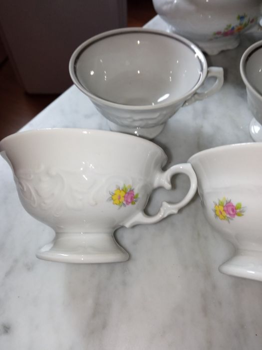 Porcelanowe filiżanki ,cukiernica Wałbrzych