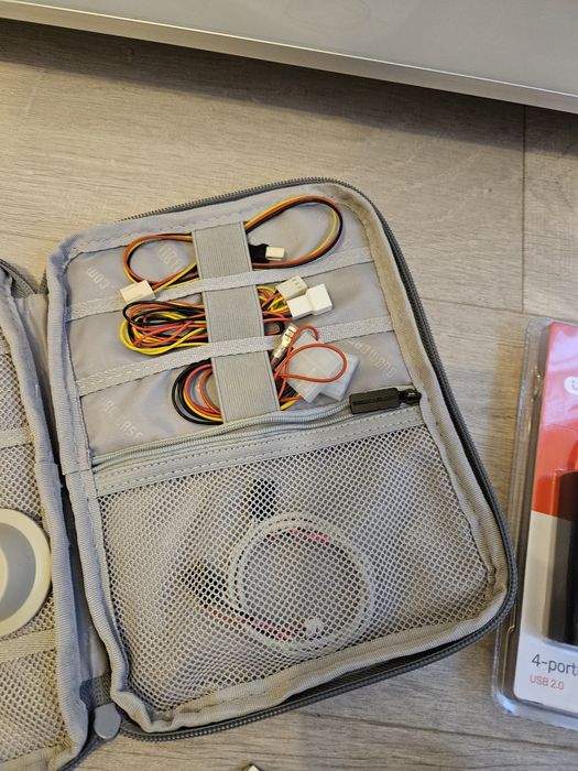 Zestaw kabli do komputera + etui na płyty CD/DVD i na kable molex