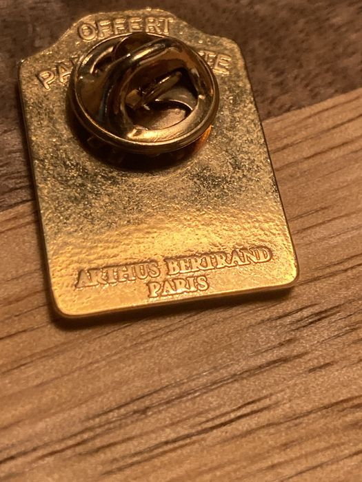 Pin lacoste sem caixa