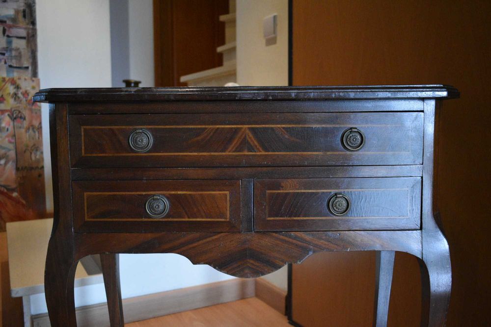 Aparador móvel madeira maciça (talvez cerejeira) 68,5x32,5x75cm