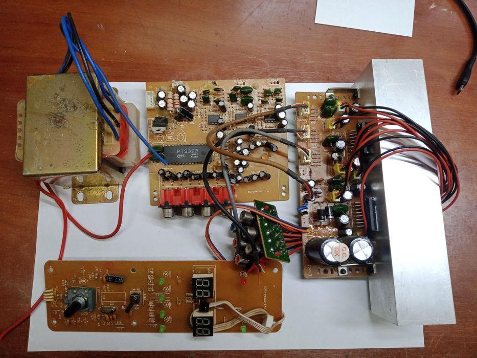 Усилитель 6 каналов: 500 грн. - Підсилювачі / ресивери Усатове на Olx