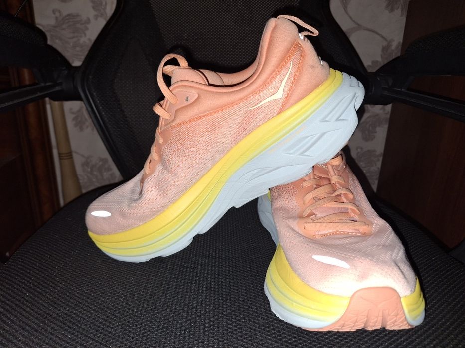 Кросівки HOKA BONDI 8