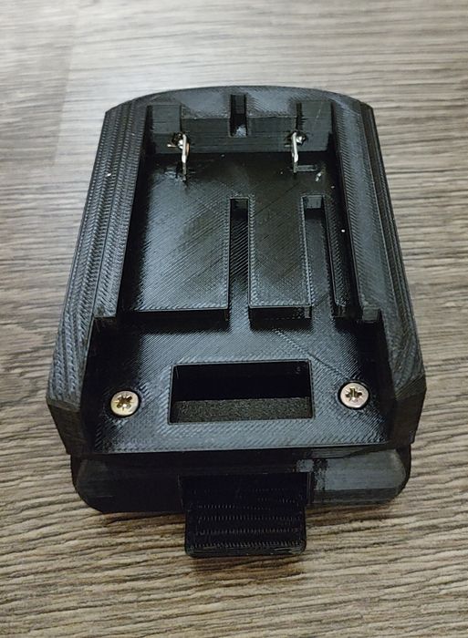 Adapter DeWalt XR18 na baterie Stanley Fatmax V20
