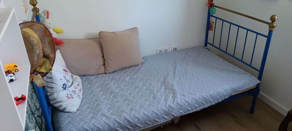 Cama antiga em ferro