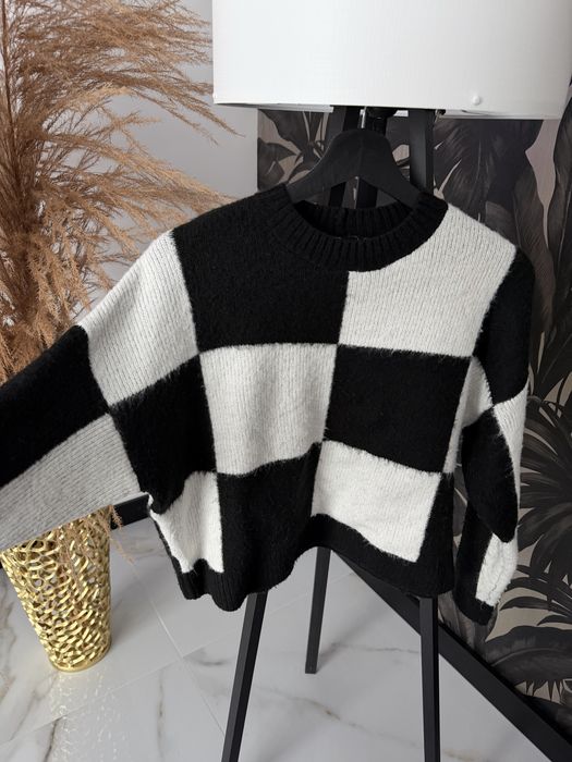 Sweter czarno biały w kratę szachownice 34/XS Bershka