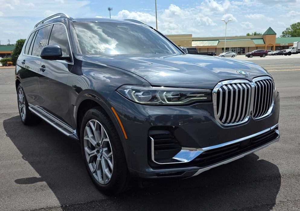 BMW X7      2021