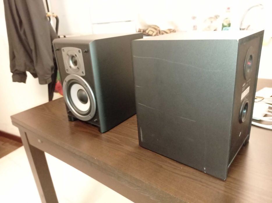 Conjunto de Duas (2) Colunas Akai AE-500 (usadas)