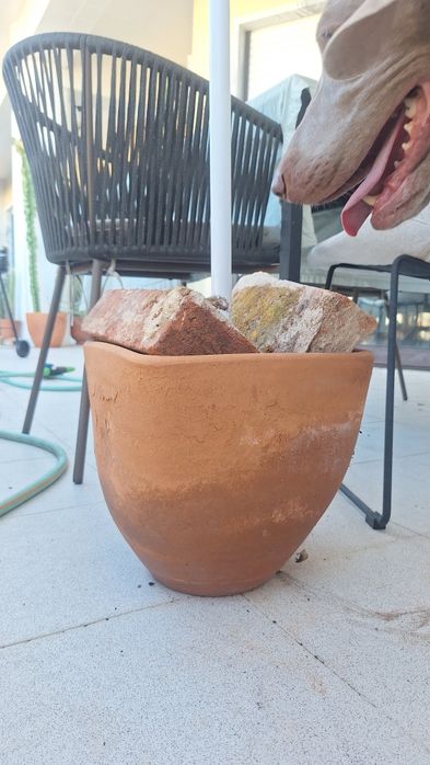 Vasos de barro cor tijolo