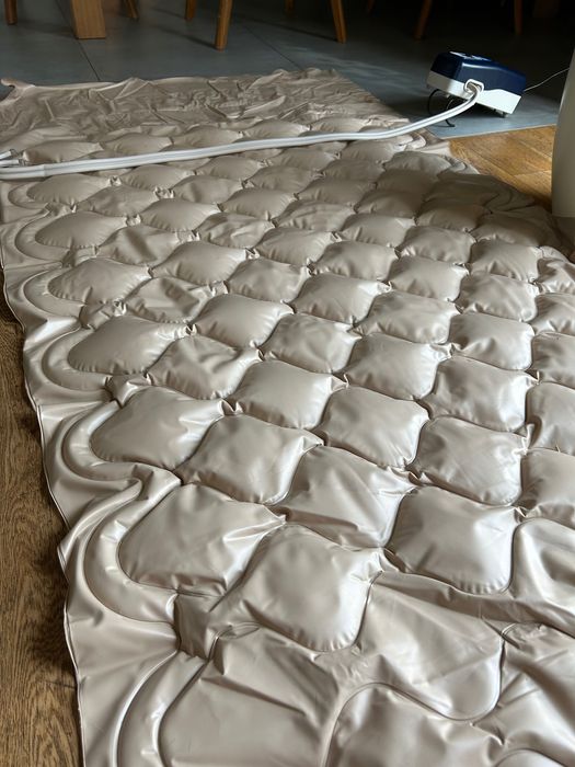 Materac przeciwodleżynowy + materac piankowy