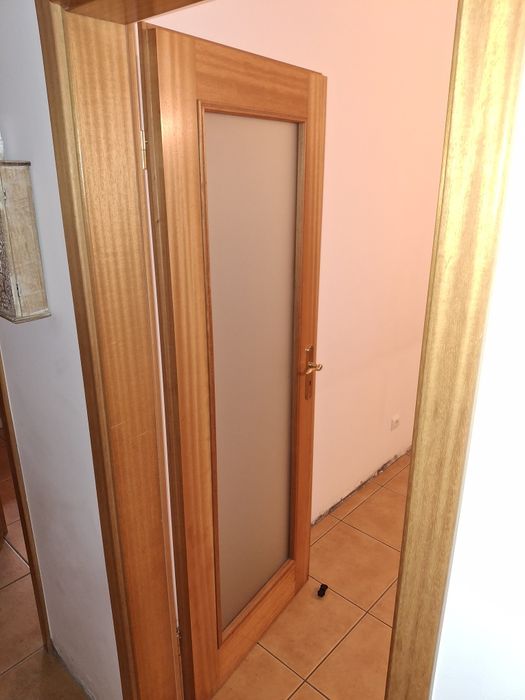 4 Portas interiores 200x75 madeira maciça, 2 com vidro,2 simples