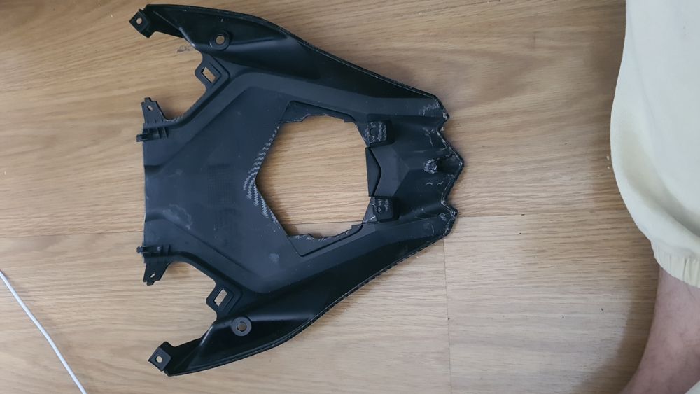 Carenagem traseira inferior em fibra de carbono para BMW M1000RR M (20