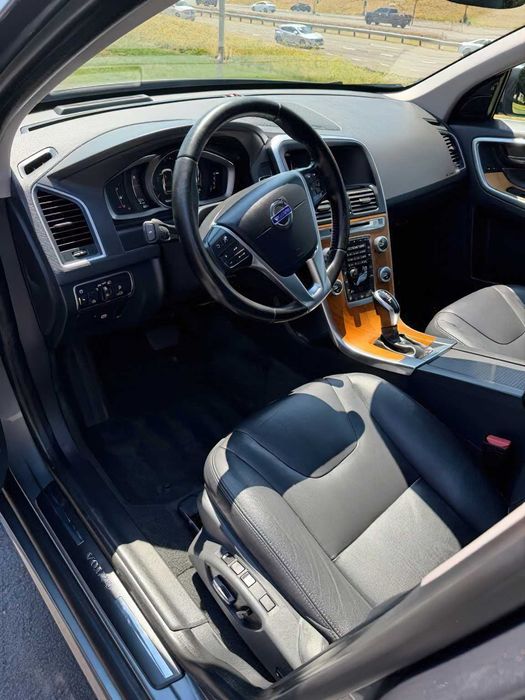 Volvo XC60      2018
