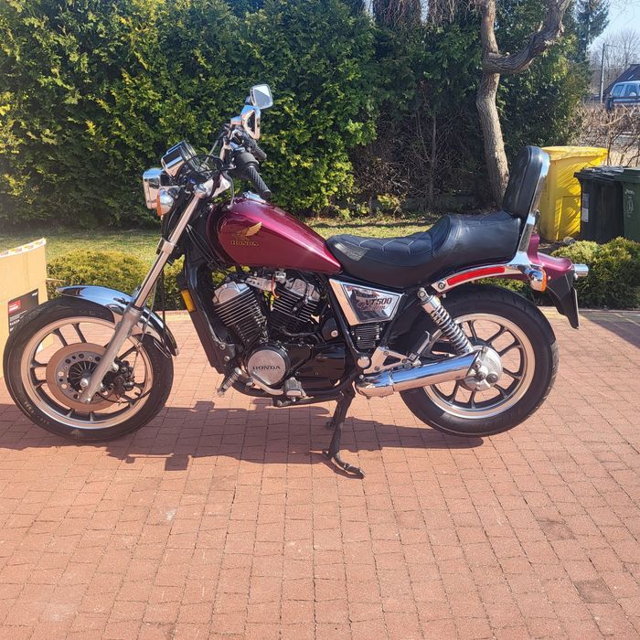 Honda vt500 87r.