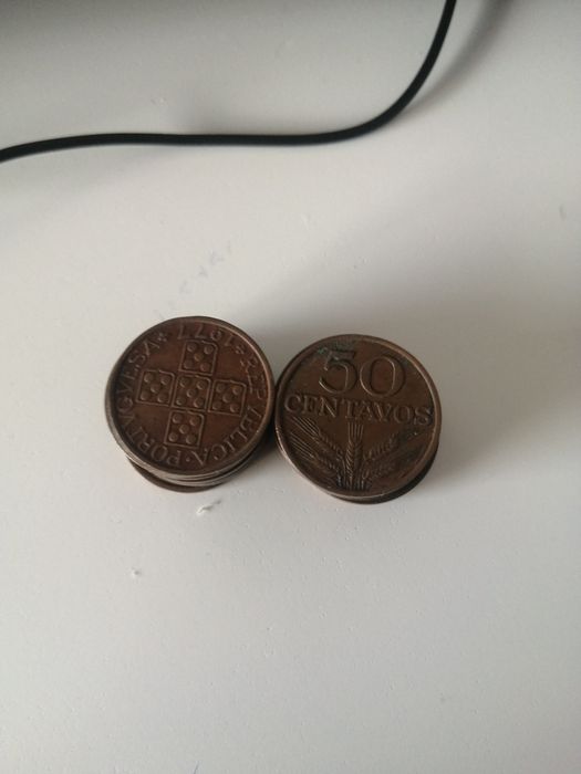 Vendo lote de 52 moedas "escudos" (portes incluídos)