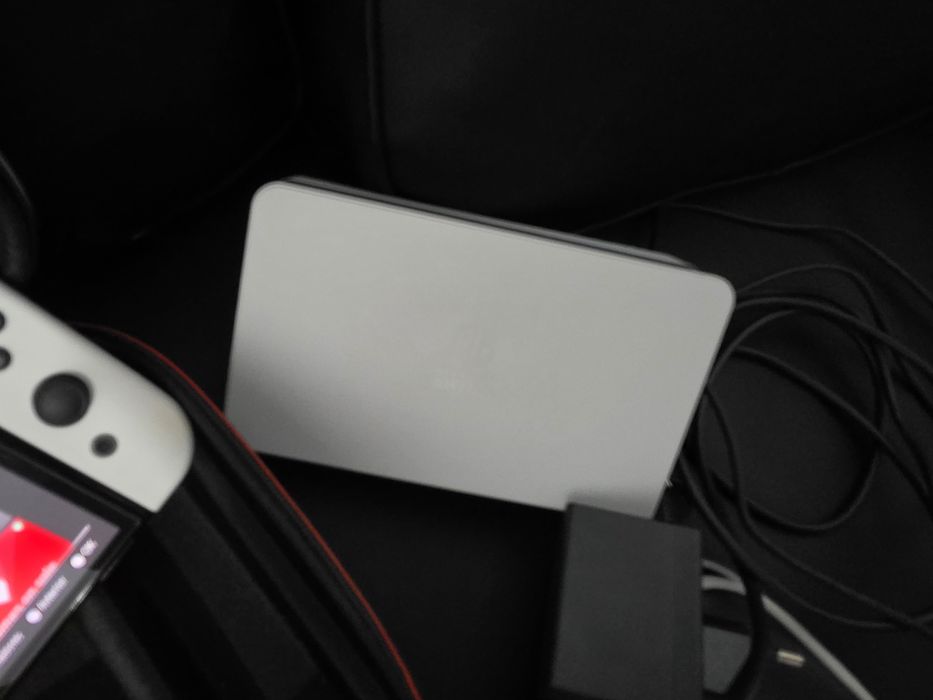 Nintendo Switch OLED Branco Completo + Nintendo Switch Sports + Mala + Acessórios