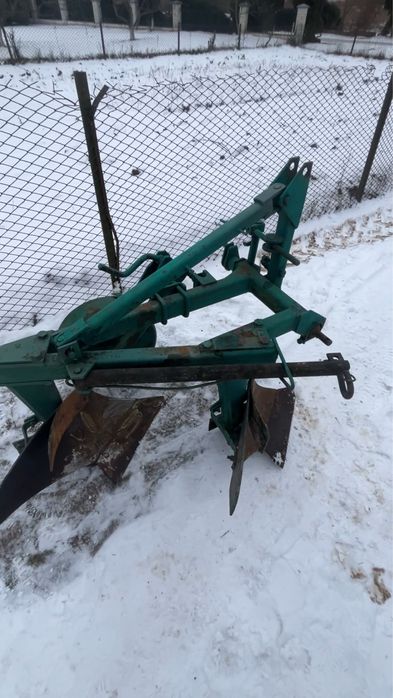 Продаєця плуг 2-35 та 2,25