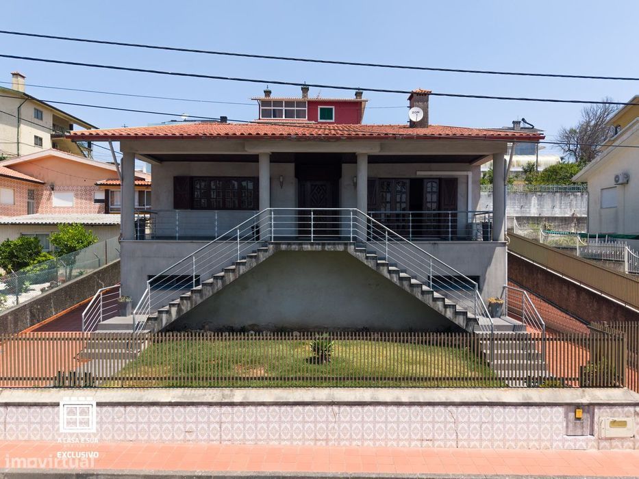 Moradia T3 isolada com suite e garagem em São João de Ver - Exclusivo