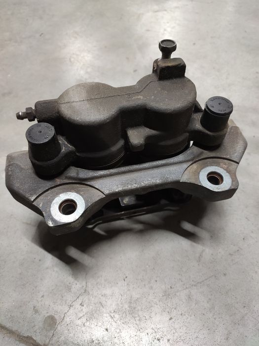 Суппорт тормозной передний правый grand Cherokee