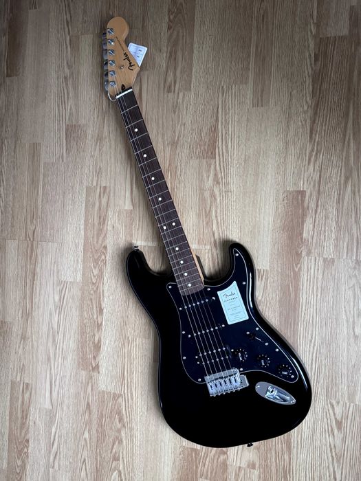 Новий Fender Stratocaster Standard HSS Black, Індонезія
