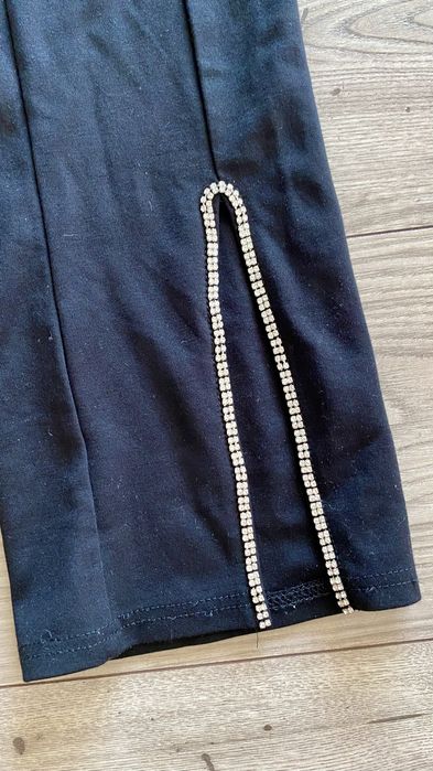 Czarne spodnie legginsy Mango S dzwony