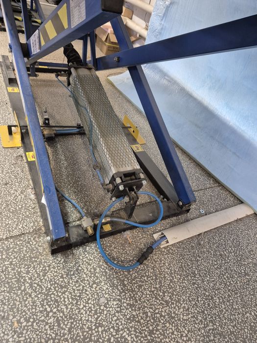 Pneumatyczny stół tapicerski