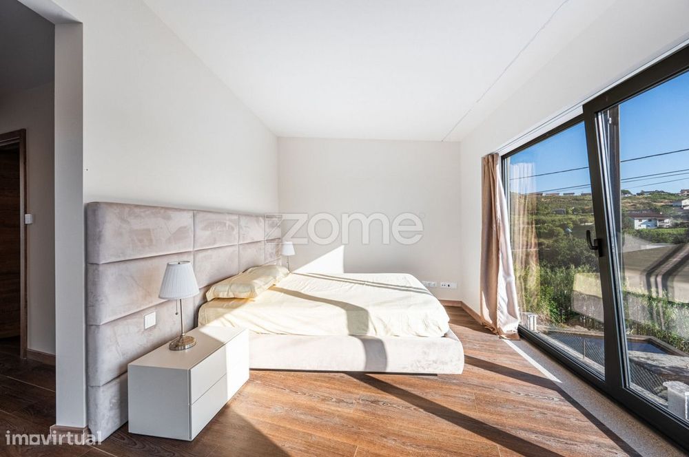 Moradia T4 Com Jardim E Piscina Em Vila Nova De Cerveira