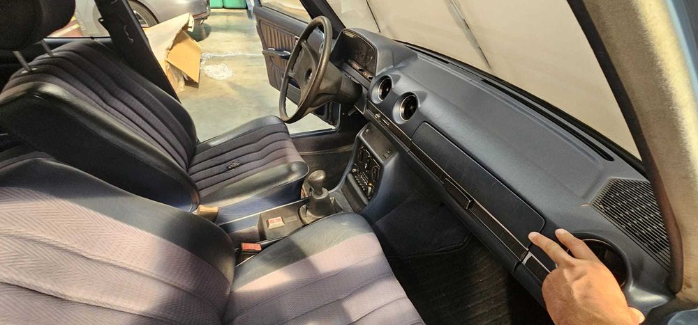 Mercedes-Benz W123