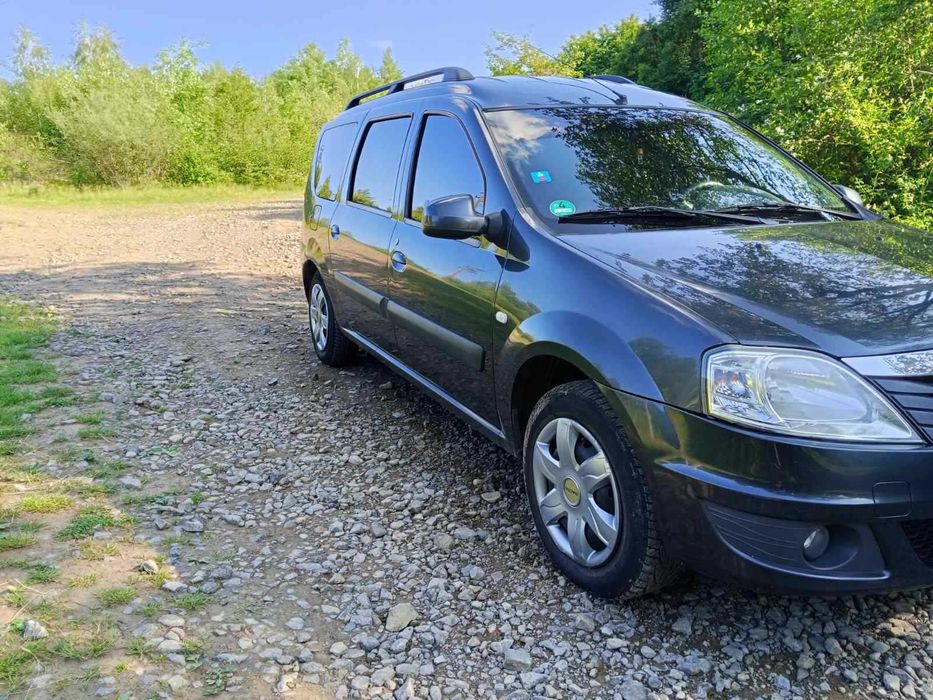 Автомобіль dacia logan