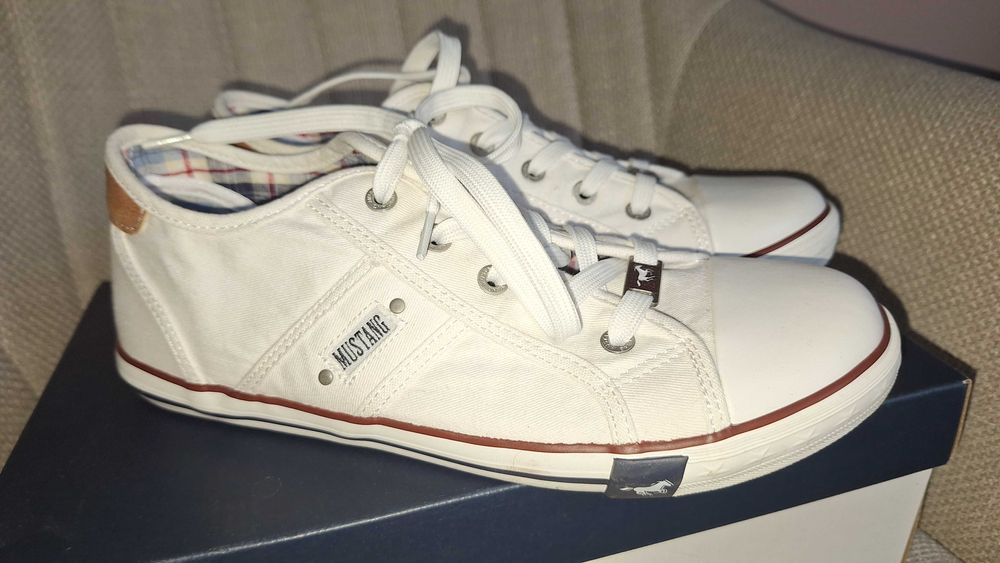 Trampki Mustang białe rozmiar 39