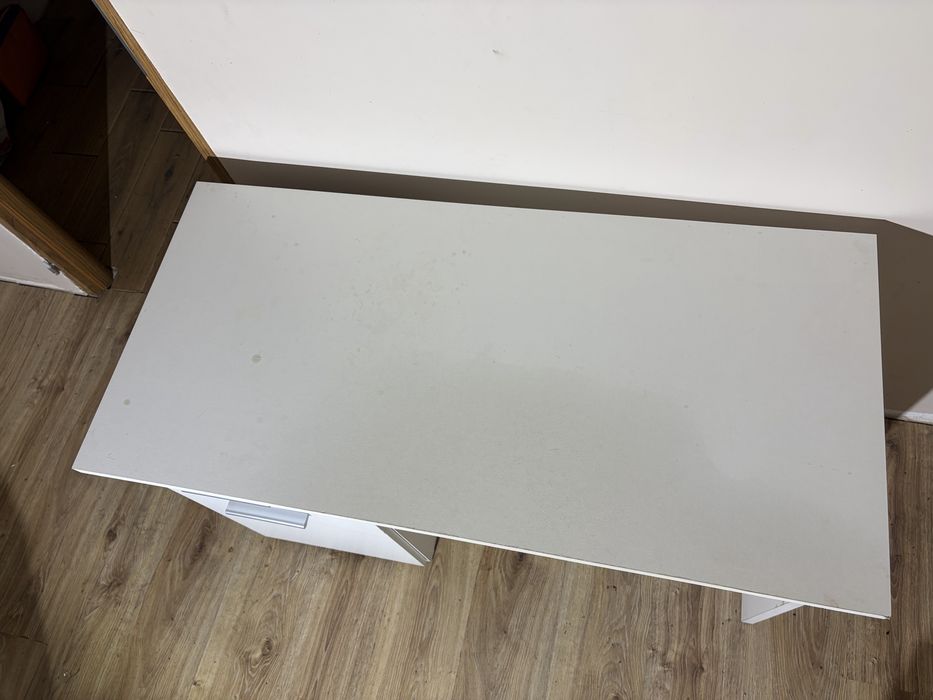 Biurko białe do montażu
