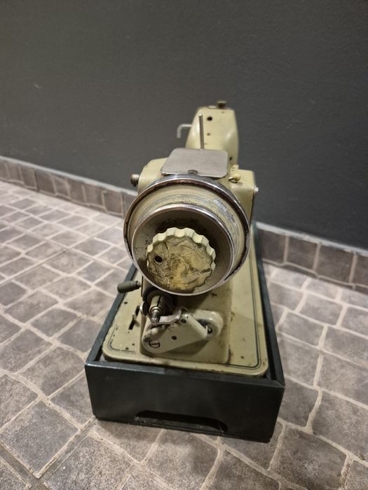 Maquina de costura oliva cl50 antiga coleção