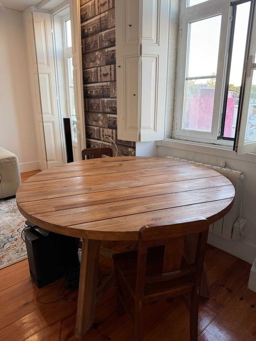 Mesa de Madeira para 4 a 6 Pessoas – Para uso interior e exterior